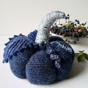 Dynia dekoracyjna Glamour szydełkowana - granatowa i srebrna na Halloween
