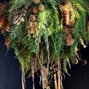 Duży wieniec wiszący z dzwonkami