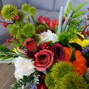 Dekoracja jesienna z dyniami. Kompozycja jesienna w wiklinowym koszyku