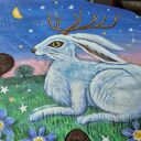 Rogaty Zając Jackalope bajkowy obraz akrylowy namalowany na naturalnym drewnie