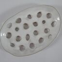 Biała ceramiczna mydelniczka handmade z dekoracyjnymi otworami