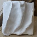 Biały relief 3D minimalistyczny - ręcznie wykonana płaskorzeźba strukturalna 33x35 cm