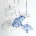 Szklany mobile wiszący - ręcznie formowane szklane dzwoneczki, drewno i szkło