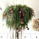 Duży wieniec wiszący z dzwonkami