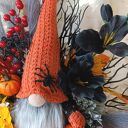 Dekoracja jesienna na Halloween - stroik ze skrzatem w dyni