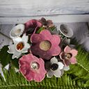 Ręcznie wykonany ceramiczny bukiet różowo-białych kwiatów