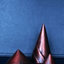 Rzeźba z gipsu - trzy stożki na biżuterię, czerwony metaliczny