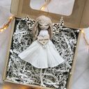 Uroczy Anioł Stróż na prezent - z grzywką | Pakowanie na prezent