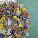 Wianek wiosenny na drzwi, naturalny z suszonych kwiatów, traw i eukaliptusa. Pachnący wiosną.45 cm