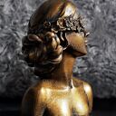 Rzeźba Kobieta Złota 9 cm - dekoracja handmade z gipsu