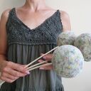 Trzy duże kwiaty z pomponów boho - dekoracja handmade