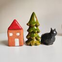Figurki ceramiczne świąteczne: choinka, domek i kotek - zestaw