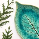 Liść na drobnostki - ceramiczna podstawka na biżuterię