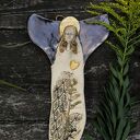 Ceramiczny anioł z botanicznym motywem - dekoracja ścienna