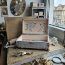 Ręcznie zdobiona szkatułka decoupage z motylem