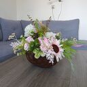 Jesienny koszyk z dyniami. Dekoracja jesienna. Kompozycja jesienna