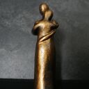 Ręczna rzeźba z gipsu „Przytul mnie” - prezent ślubny 14,6 cm