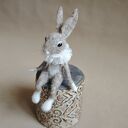 Zając z kryzą - figurka filcowana