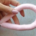 Różowa zawieszka na klamkę z pomponów i frędzlem (handmade)