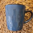 Świeca sojowa ze sniezynka w pieknym kubku ceramicznym o kolorze kobaltu