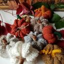 Szydełkowa dynia fantazyjna z cynamonowym ogonkiem - dekoracja handmade