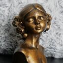 Rzeźba kobieta złota kwiaty we włosach wys. 10 cm