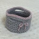 Koszyk ręcznie robiony wkolorach szaro - różowym