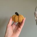 Pomarańczowa dynia ozdobna handmade na drutach - rozmiar S