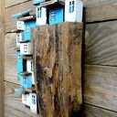 Drewniana dekoracja z domkami - Na Skarpie