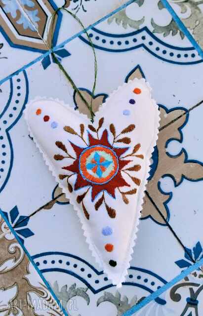 Zawieszka ozdobna z haftem