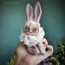e piet ręcznie malowany portret różowy króliczek to malutka lalka kolekcjonerska. Wolna od włókien dekoracje tekstylna królik