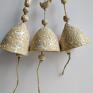 białe zestaw z trzech dzwoneczków toczonych na kole garncarskim dekoracje