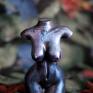 figurka dekoracje niebieska i fioletowa metaliczna, rzeźba kobieta