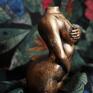 Rzeźba z gipsu, złota kobieta wys. 8,4 cm