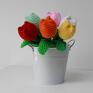 tulipany z materiału dekoracje szydełkowe - kwiaty, które nie szydełko