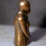 Rzeźba z gipsu, Zakochani, miodowe złoto, wys. 11,8 cm autorka: Justyna Jaszke Materiał: gips modelarski