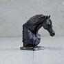 na święta prezent Ceramiczna figurka konia fryzyjskiego - Technika Raku - oryginalny koń