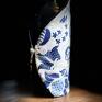 Artis Echo pomysł na upominek unikatowy pokrowiec na wino niebieskie kwiaty dekoracje glam