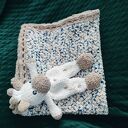 Ręcznie Robiony Kocyk z Delikatnej Włóczki Dolphin Baby - Miękkość i Komfort dla Twojego Maluszka