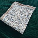 Ręcznie Robiony Kocyk z Delikatnej Włóczki Dolphin Baby - Miękkość i Komfort dla Twojego Maluszka