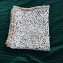 Ręcznie Robiony Kocyk z Delikatnej Włóczki Dolphin Baby - Miękkość i Komfort