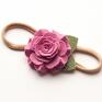 z kwiatuszkiem camelia rose pink - kwiatek z filcu do włosów opaska niemowlęca