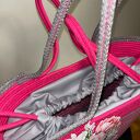 Letnia torebka z kwiatowym nadrukiem — fuksja i szarość