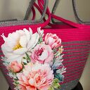 Letnia torebka z kwiatowym nadrukiem — fuksja i szarość