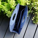 Wygodny organizer z rączką do torebki - granatowy