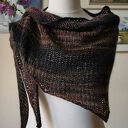 RĘCZNIE NA DRUTACH - Wiśniowy akcent - miła, lekka chusta/szal z alpaki i merino