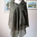 Duży szal z wełny merino 100% - finezyjny print