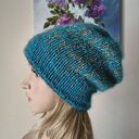 RĘCZNIE NA DRUTACH - Miła, ciepła, szlachetna czapka w turkusach