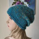 RĘCZNIE NA DRUTACH - Miła, ciepła, szlachetna czapka w turkusach