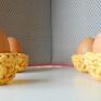 Śliczne kieliszki/ocieplacze na jajka. Świetne nie tylko jako ozdoba wielkanocna. Umilą każde jajeczne śniadanie:) sznurek